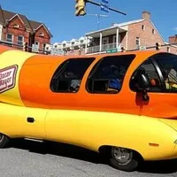 Je to párek? Je to auto? Je to Wienermobile!
