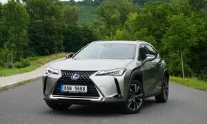 Recenze & testy: Lexus UX 250h Limited Edition: Hodně muziky za méně peněz