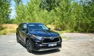 Recenze & testy: Toyota Highlander 2.5 Hybrid: Chlapec z Vysočiny