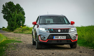 Recenze & testy: Suzuki Vitara 1.4 BoosterJet HYBRID: Kolama pevně na zemi