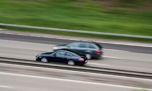 Editorial: Nějak se nám z debaty o automobilismu ztrácí podstata...