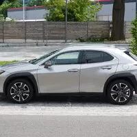Lexus UX 250h Limited Edition: Hodně muziky za méně peněz