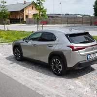 Lexus UX 250h Limited Edition: Hodně muziky za méně peněz