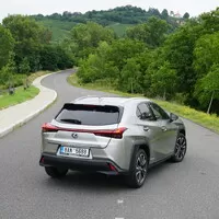 Lexus UX 250h Limited Edition: Hodně muziky za méně peněz