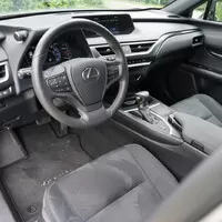 Lexus UX 250h Limited Edition: Hodně muziky za méně peněz