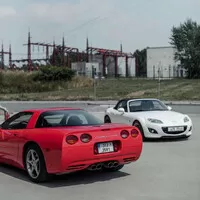 Když párátko potká paličku na maso - Miata a Corvette na okreskách