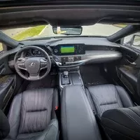 Lexus LS500h: Nenápadný klenot