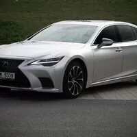 Lexus LS500h: Nenápadný klenot