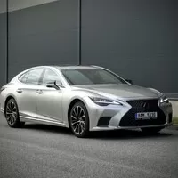 Lexus LS500h: Nenápadný klenot