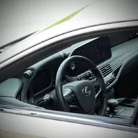 Lexus LS500h: Nenápadný klenot