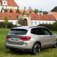 BMW iX3: Elektrické SUV v konzervativním kabátu