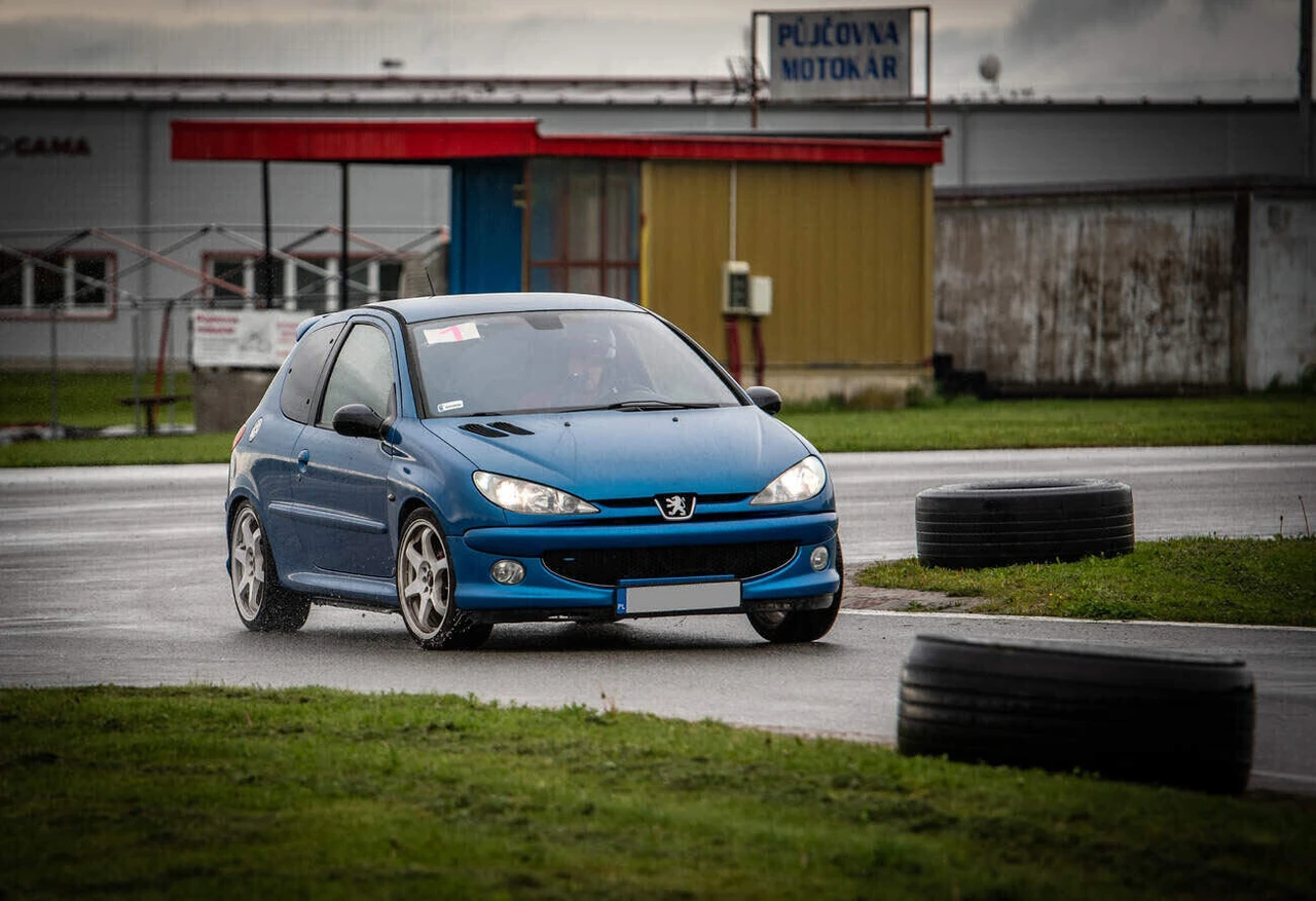 Peugeot 206 RC, zdroj: autofrc.cz