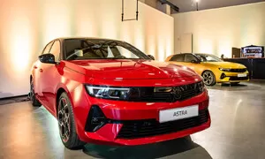 Novinky: Autíčkářův týden: Opel Astra, Peugeot 308, DS4 a rychlá nabíječka PRE