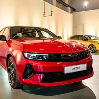 Autíčkářův týden: Opel Astra, Peugeot 308, DS4 a rychlá nabíječka PRE
