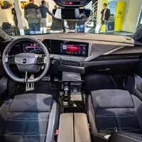 Autíčkářův týden: Opel Astra, Peugeot 308, DS4 a rychlá nabíječka PRE