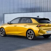 Autíčkářův týden: Opel Astra, Peugeot 308, DS4 a rychlá nabíječka PRE