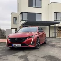 Autíčkářův týden: Opel Astra, Peugeot 308, DS4 a rychlá nabíječka PRE