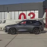 Autíčkářův týden: Šestiválcová Mazda, dobíjecí Lexus, životně důležitý Renault a nástupce legendy