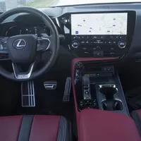 Autíčkářův týden: Šestiválcová Mazda, dobíjecí Lexus, životně důležitý Renault a nástupce legendy