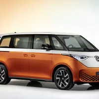 Autíčkářův týden: Šestiválcová Mazda, dobíjecí Lexus, životně důležitý Renault a nástupce legendy