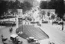 První semafor v Berlíně. Foto 1925. Zdroj: weimarberlin.com