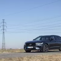 Volvo V90 T8 Recharge: Dokonalý sleeper bez sportovních ambicí