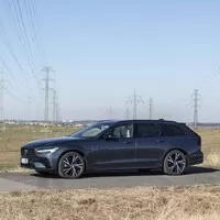 Volvo V90 T8 Recharge: Dokonalý sleeper bez sportovních ambicí