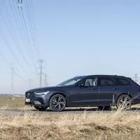 Volvo V90 T8 Recharge: Dokonalý sleeper bez sportovních ambicí