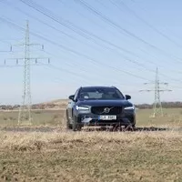 Volvo V90 T8 Recharge: Dokonalý sleeper bez sportovních ambicí