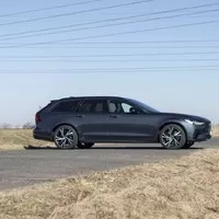 Volvo V90 T8 Recharge: Dokonalý sleeper bez sportovních ambicí