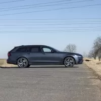 Volvo V90 T8 Recharge: Dokonalý sleeper bez sportovních ambicí