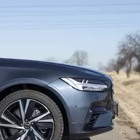 Volvo V90 T8 Recharge: Dokonalý sleeper bez sportovních ambicí