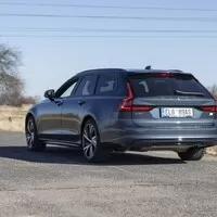 Volvo V90 T8 Recharge: Dokonalý sleeper bez sportovních ambicí