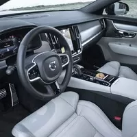 Volvo V90 T8 Recharge: Dokonalý sleeper bez sportovních ambicí