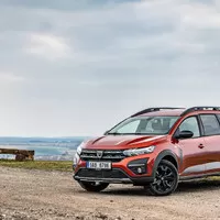 Autíčkářův týden: Třída T, tajemné Lexusy a Dacia Jogger ve finále Českého auta roku
