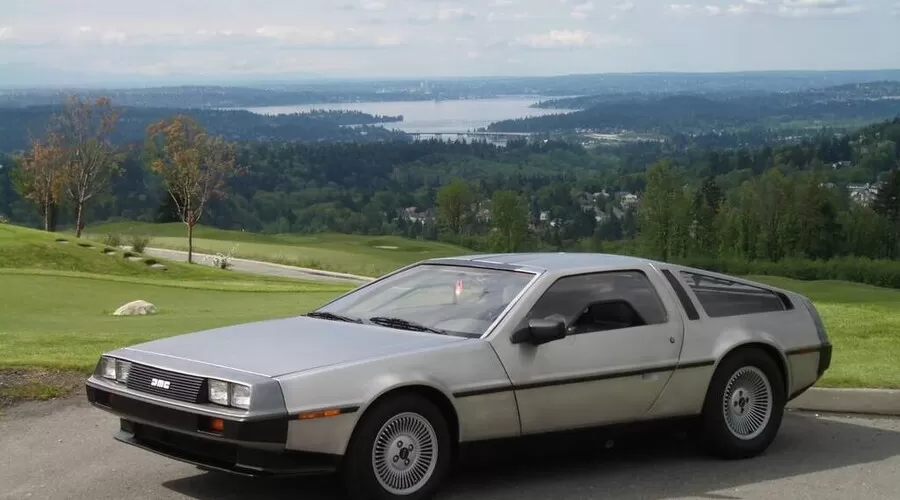 DeLorean DMC 12