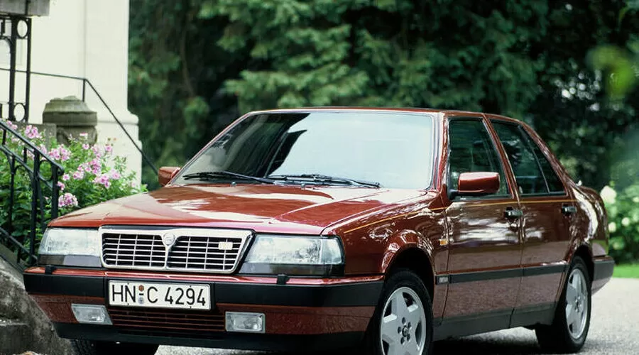 Lancia Thema 8.32