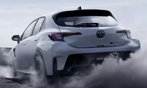 Autíčkářův týden: Trochu jiný Lotus, ostrá Toyota a nový motor pro krásný Mercedes