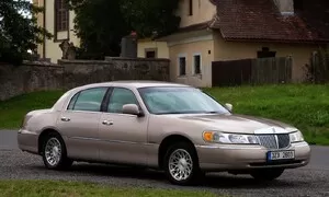 Lincoln Town Car: Béžový odpočinek 