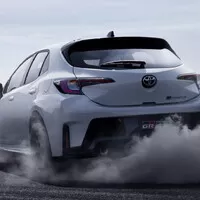 Autíčkářův týden: Trochu jiný Lotus, ostrá Toyota a nový motor pro krásný Mercedes