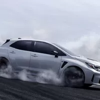 Autíčkářův týden: Trochu jiný Lotus, ostrá Toyota a nový motor pro krásný Mercedes