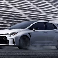 Autíčkářův týden: Trochu jiný Lotus, ostrá Toyota a nový motor pro krásný Mercedes