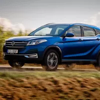 Monstrózní BMW X7, Dongfeng v Česku, centrum e-mobility Hyundai a mazdí šestiválce