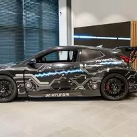 Monstrózní BMW X7, Dongfeng v Česku, centrum e-mobility Hyundai a mazdí šestiválce