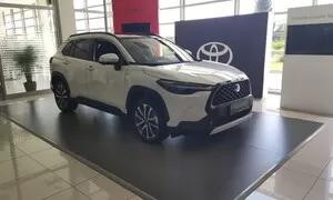 Novinky: Autíčkářův týden: Nový bestseller Toyoty, důležité BMW a trochu jiný Mustang