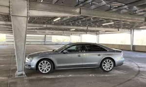 Audi A8 4h aneb když chcete tiché solidní velké auto...