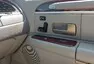Lincoln Town Car 2005: Vypadá podobně jako předchůdce, ale...