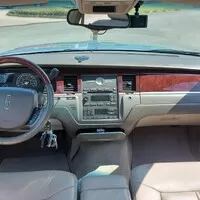 Lincoln Town Car 2005: Vypadá podobně jako předchůdce, ale...