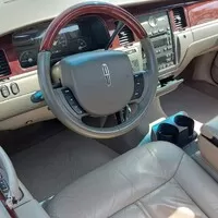Lincoln Town Car 2005: Vypadá podobně jako předchůdce, ale...