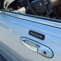 Lincoln Town Car 2005: Vypadá podobně jako předchůdce, ale...